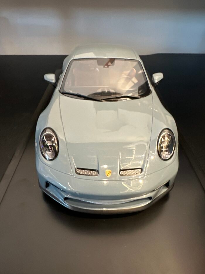 Porsche 911 S/T Shore Blue Metallic 1:18