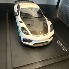Porsche 178 Cayman GT4 RS White 1:18