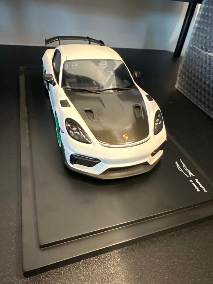 Porsche 178 Cayman GT4 RS White 1:18
