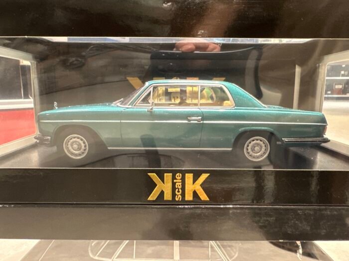 Mercedes 250C/8 coupe 1:18 Light Green