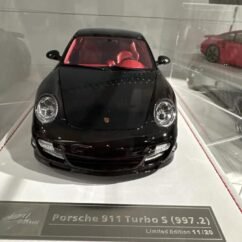 Porsche 911 Turbo S (997.2) Black 1:18