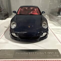 Porsche 911 Turbo S (997.2) Dark Blue 1:18