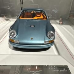 Porsche Singer 1:18 Blue Light