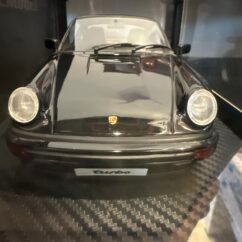 Porsche 911 (930) Turbo (Black) 1:18