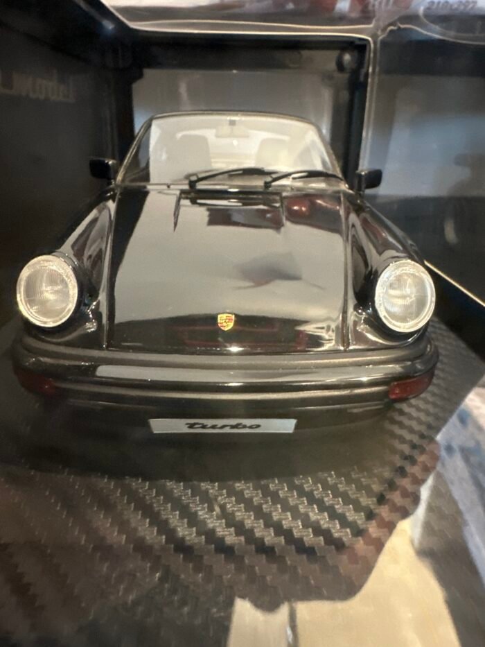 Porsche 911 (930) Turbo (Black) 1:18