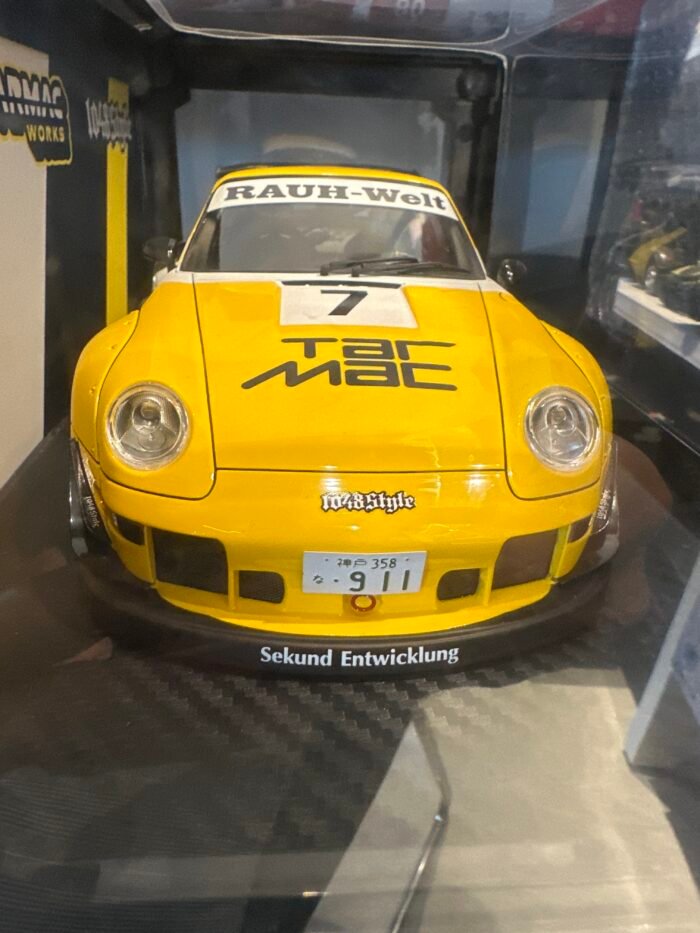 Porsche RWB 993 Yellow 1:18