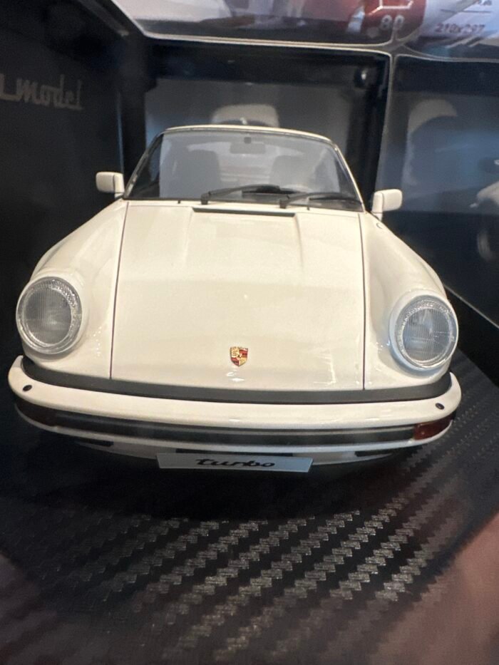 Porsche 911 (930) Turbo 1:18 White