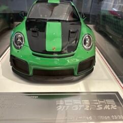 Porsche 911 GT2 RS MR (Viper Green) 1:18