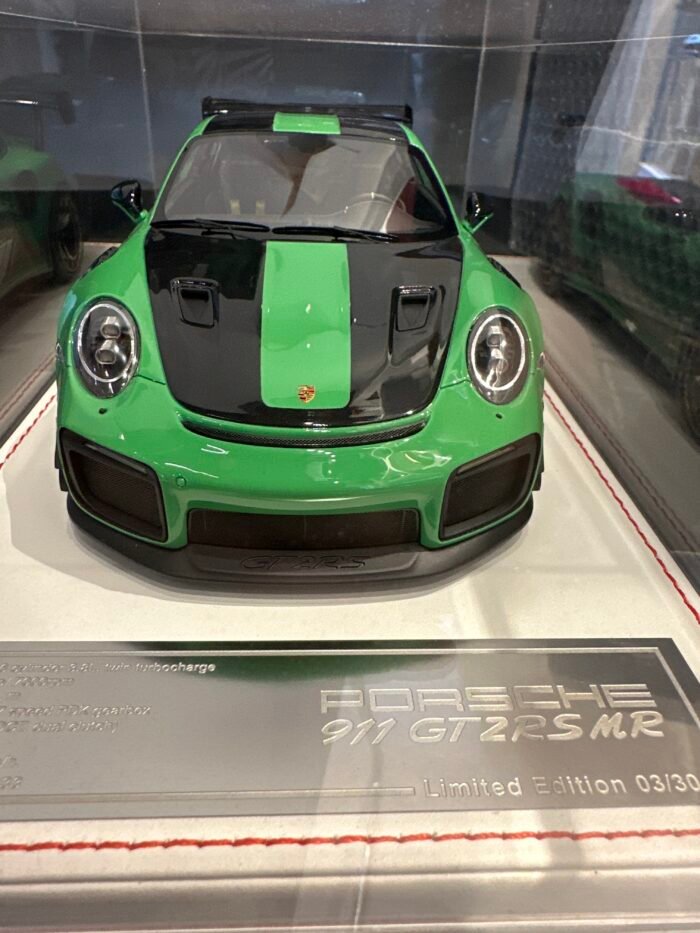 Porsche 911 GT2 RS MR (Viper Green) 1:18
