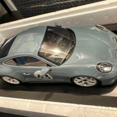 Porsche 911 S/T (Meissen Blue) 1:18