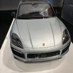 Porsche Cayenne S Coupé (Dolomit Silver) 1:18