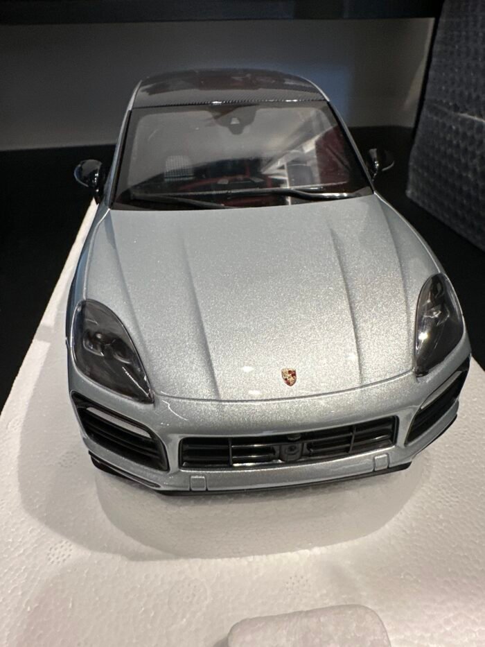 Porsche Cayenne S Coupé (Dolomit Silver) 1:18