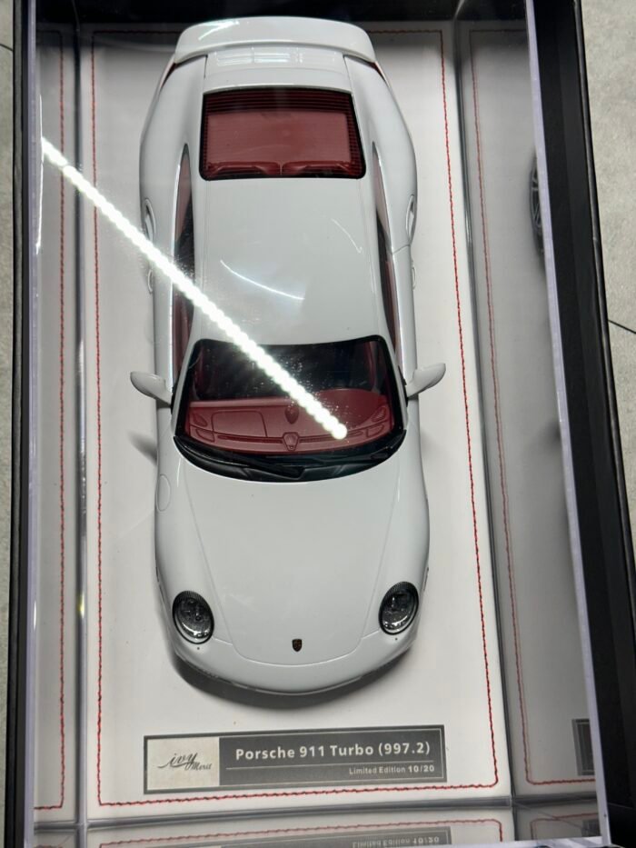 Porsche 911 Turbo (997.2) 1:18 White