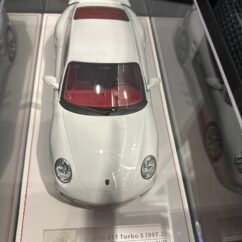 Porsche 911 Turbo S (997.2) White 1:18