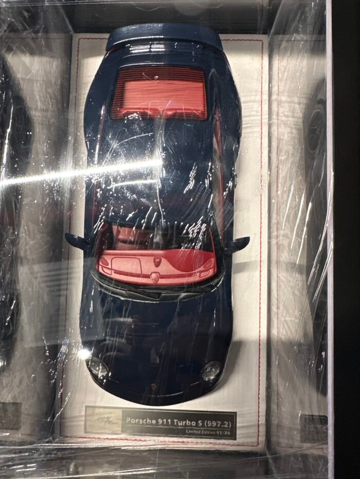 Porsche 911 Turbo S (997.2) 1:18 Dark Blue - Image 2