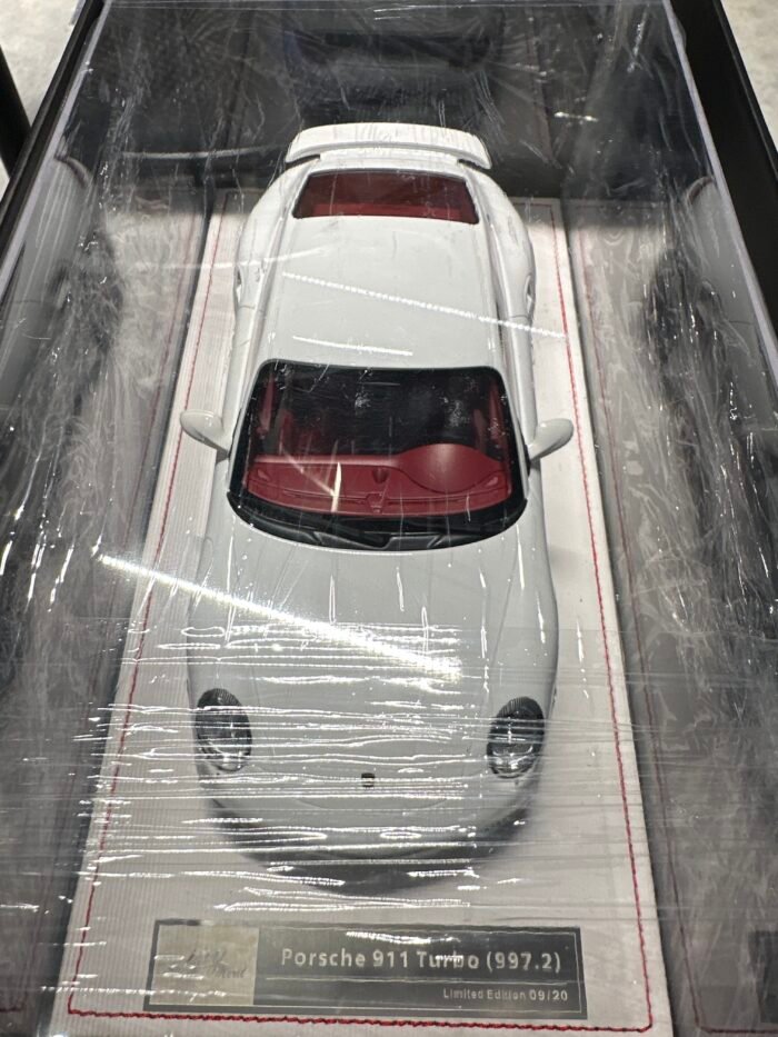 Porsche 911 Turbo (997.2) 1:18 White