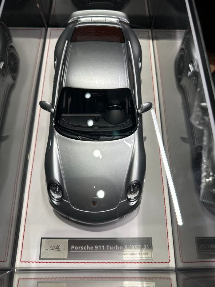 Porsche 911 Turbo S (997.2) 1:18 Silver