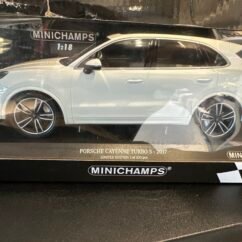 Porsche Cayenne Turbo S 2017 White 1:18