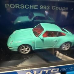 Porsche 993 Cabrio Coupe 1:64 light green