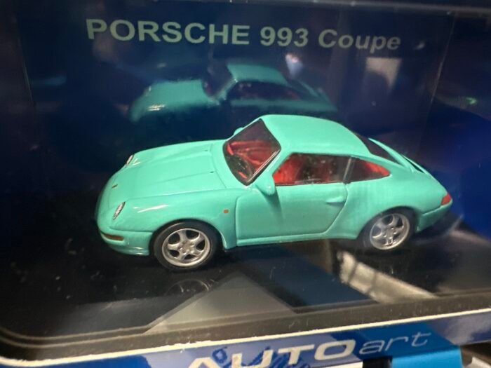 Porsche 993 Cabrio Coupe 1:64 light green