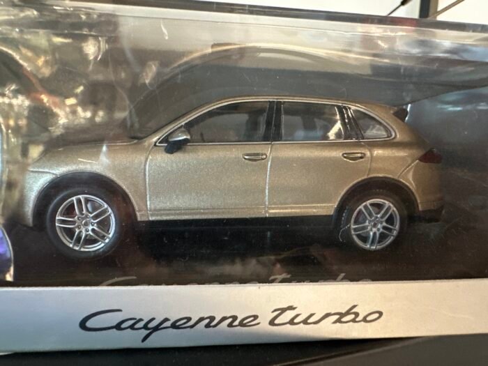 Porsche Cayenne turbo 1:43 brown