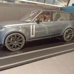 Range Rover Autobiography 2022 ( Varesin Blue) 1:18