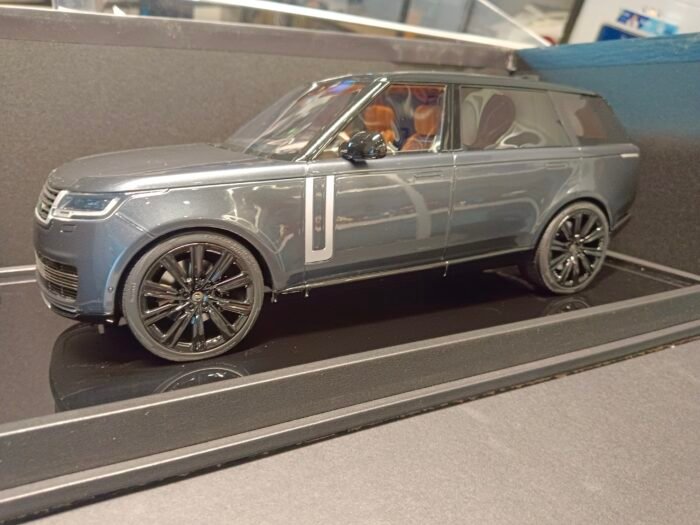Range Rover Autobiography 2022 ( Varesin Blue) 1:18