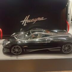 Pagani Huayra (black Mica) 1:18