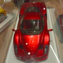Ferrari (Red)1:18