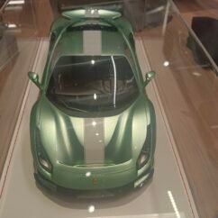 Ferrari 488 Pista (Verde Francesca) 1:18