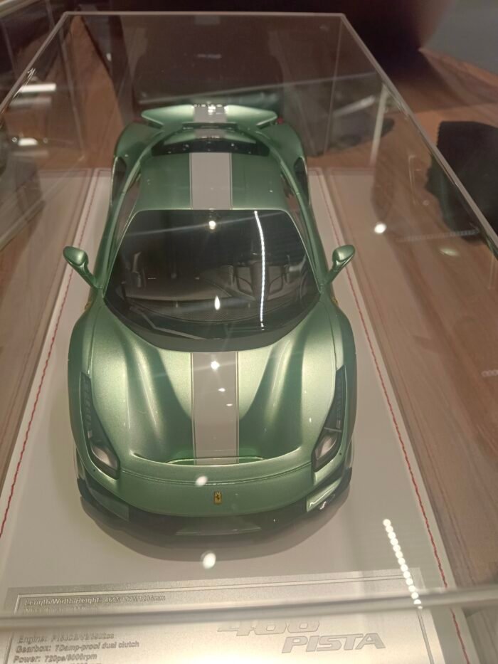 Ferrari 488 Pista (Verde Francesca) 1:18