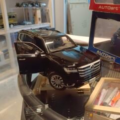 Toyota Land Cruiser Lc300 Zx(Black) 1:18