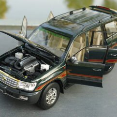 Toyota Land Cruiser VX R (Green) 1:18