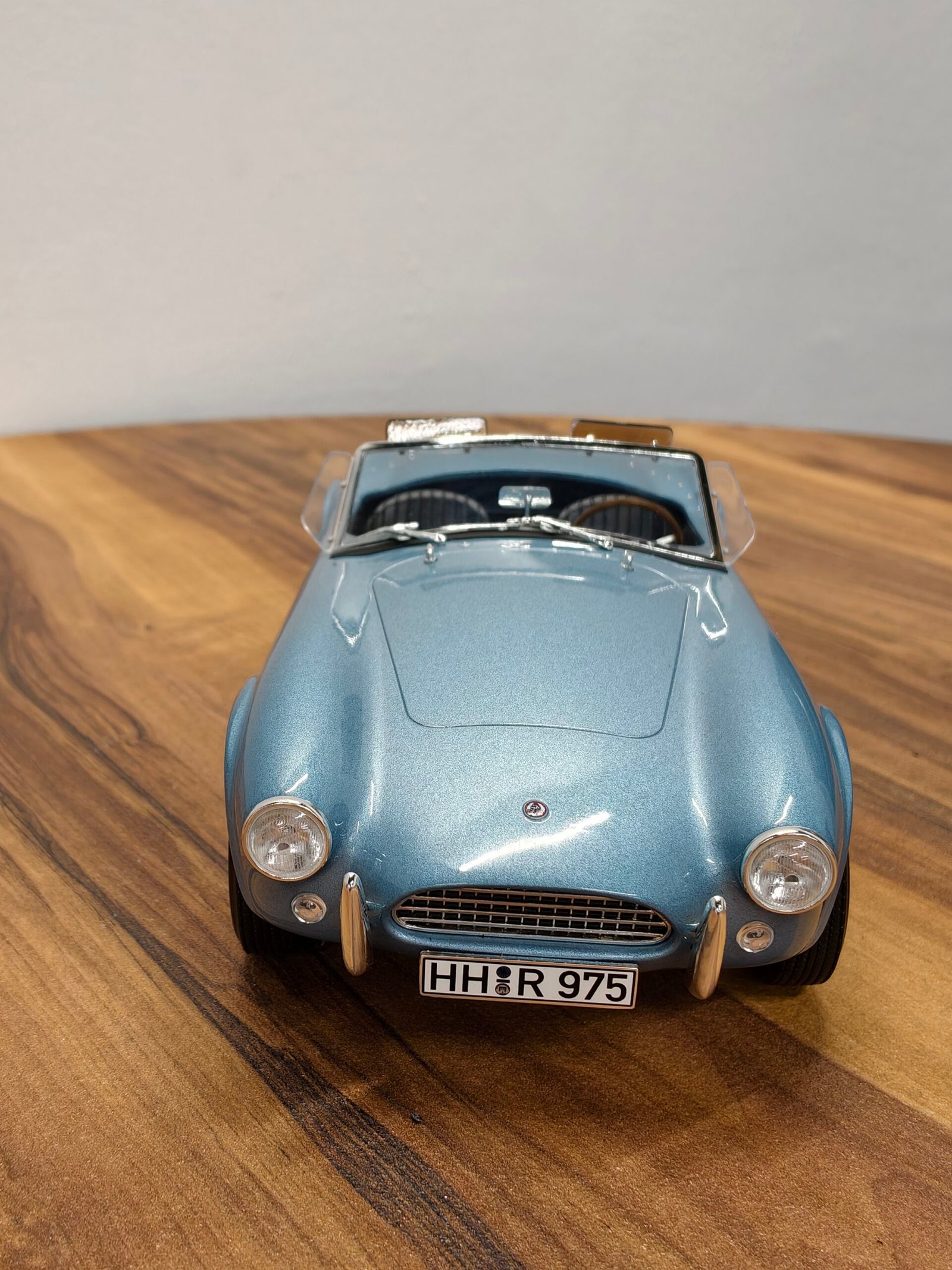 Shelby AC Cobra 289 Blue Metallic 1:18 - Image 4