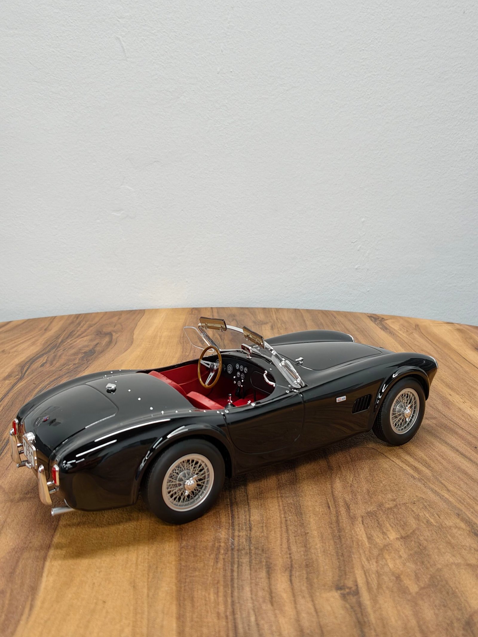 Shelby AC Cobra 289 black 1:18 - Image 6