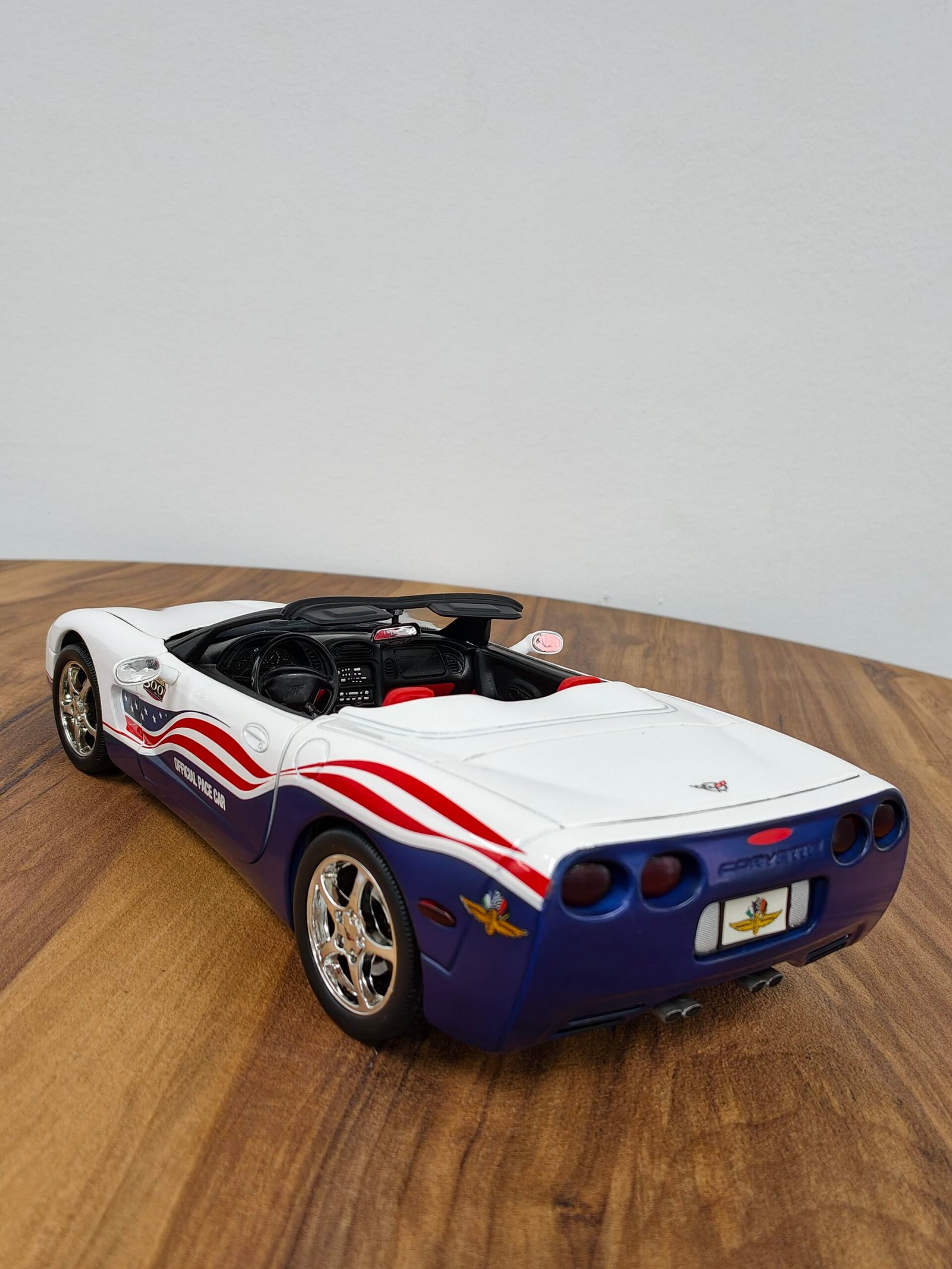 An American Revolution Corvette 1:18 White - Image 2