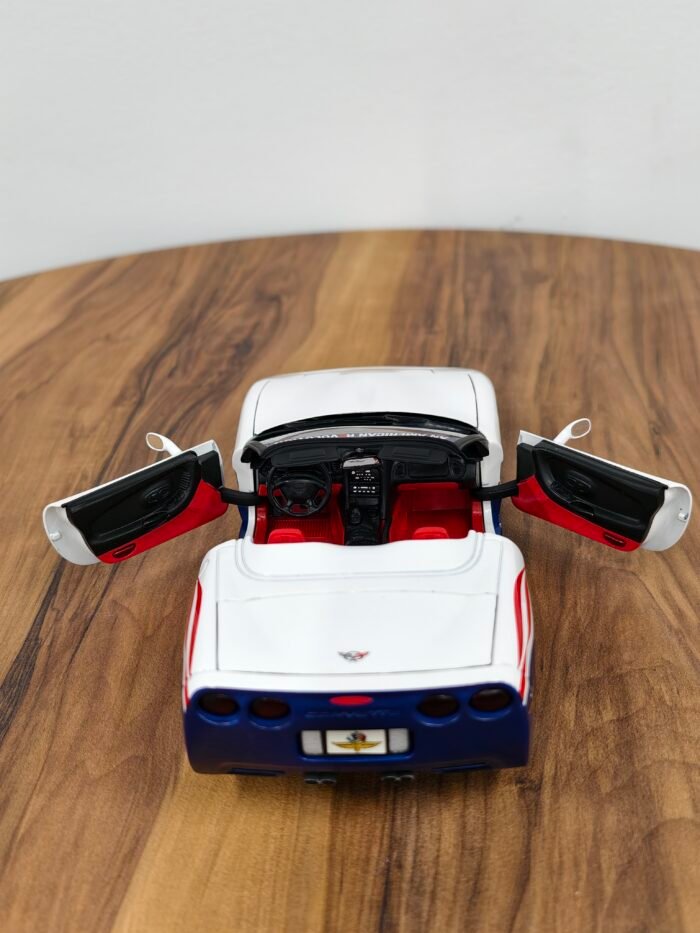 An American Revolution Corvette 1:18 White - Image 3