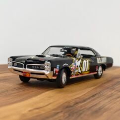 1966 Pontiac GTO Jerry Nadeau U.S ARMY 1:18 Black