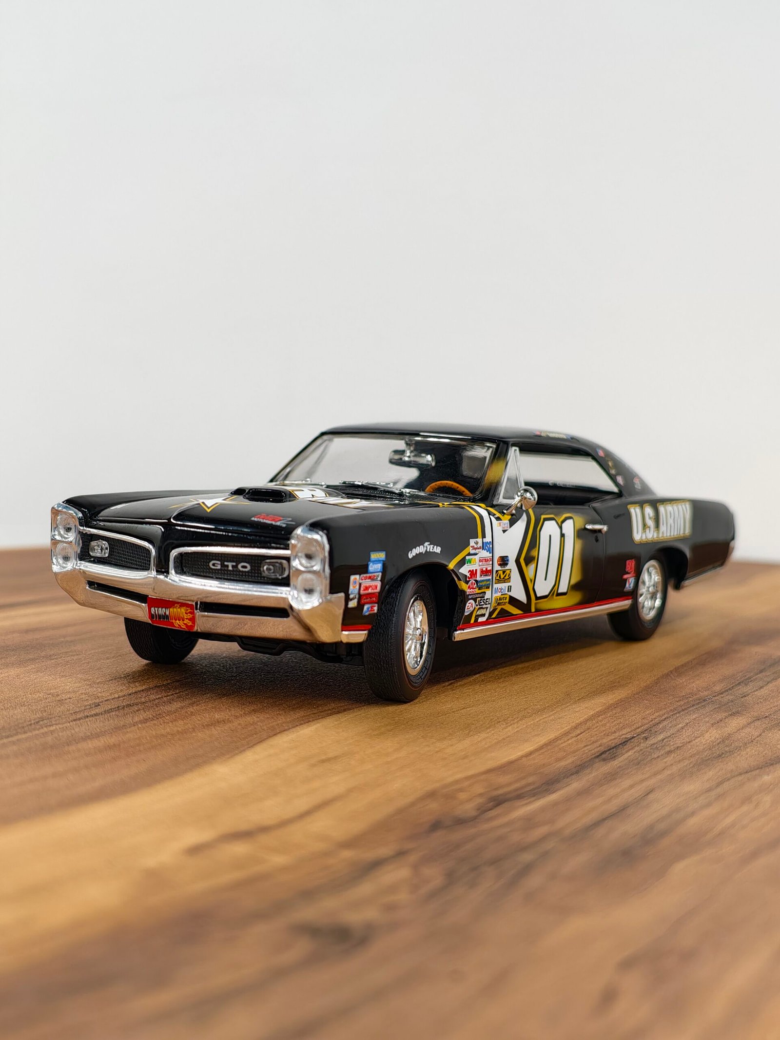 1966 Pontiac GTO Jerry Nadeau U.S ARMY 1:18 Black