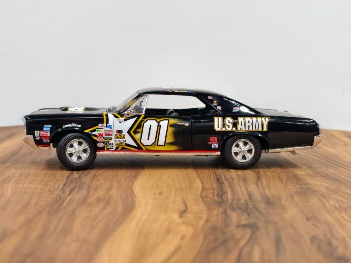 1966 Pontiac GTO Jerry Nadeau U.S ARMY 1:18 Black - Image 2