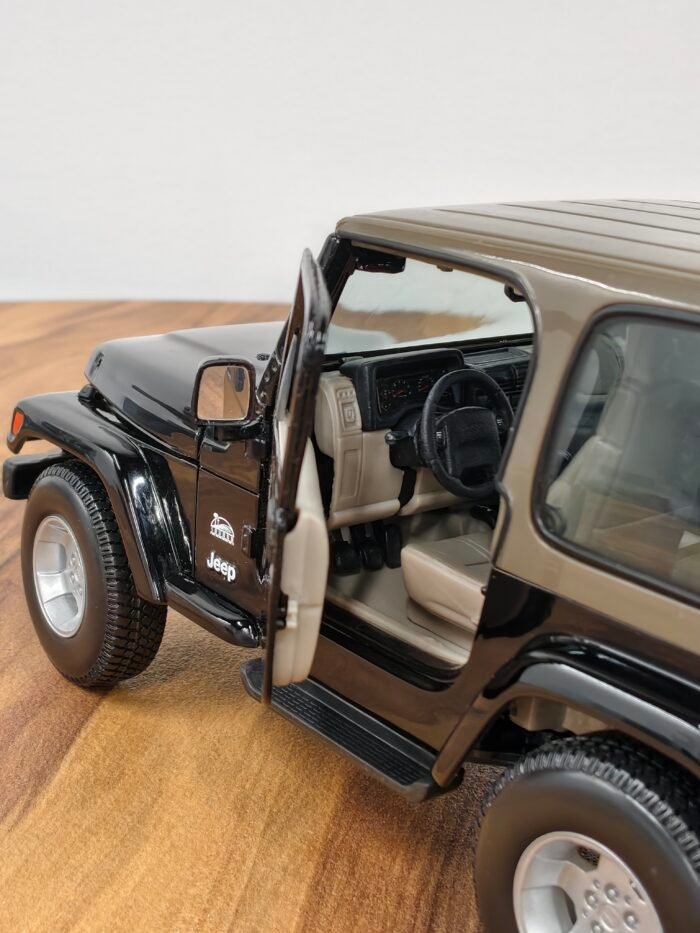 Jeep Wrangler Sahara 1:18 Black - Image 3