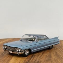 Cadillac Series 62 Coupe Devulle 1961 Light Blue 1:18