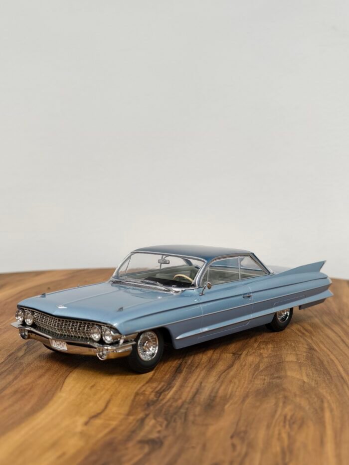 Cadillac Series 62 Coupe Devulle 1961 Light Blue 1:18