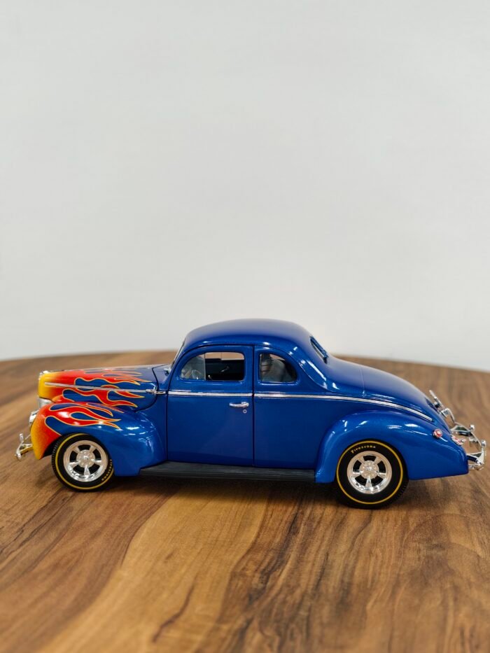 1940 Ford Street Rod 1:18 Blue - Image 9