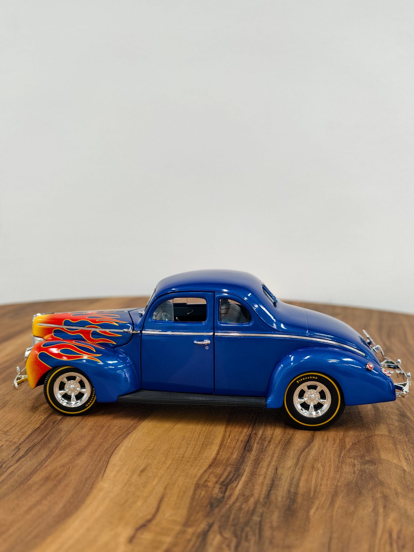 1940 Ford Street Rod 1:18 Blue - Image 9