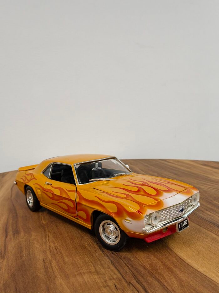 1969 Chevy Camaro 1:18 Orange - Image 2