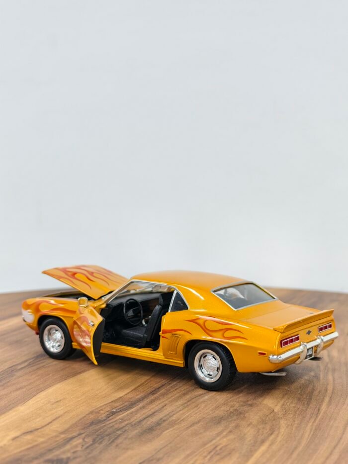 1969 Chevy Camaro 1:18 Orange - Image 4