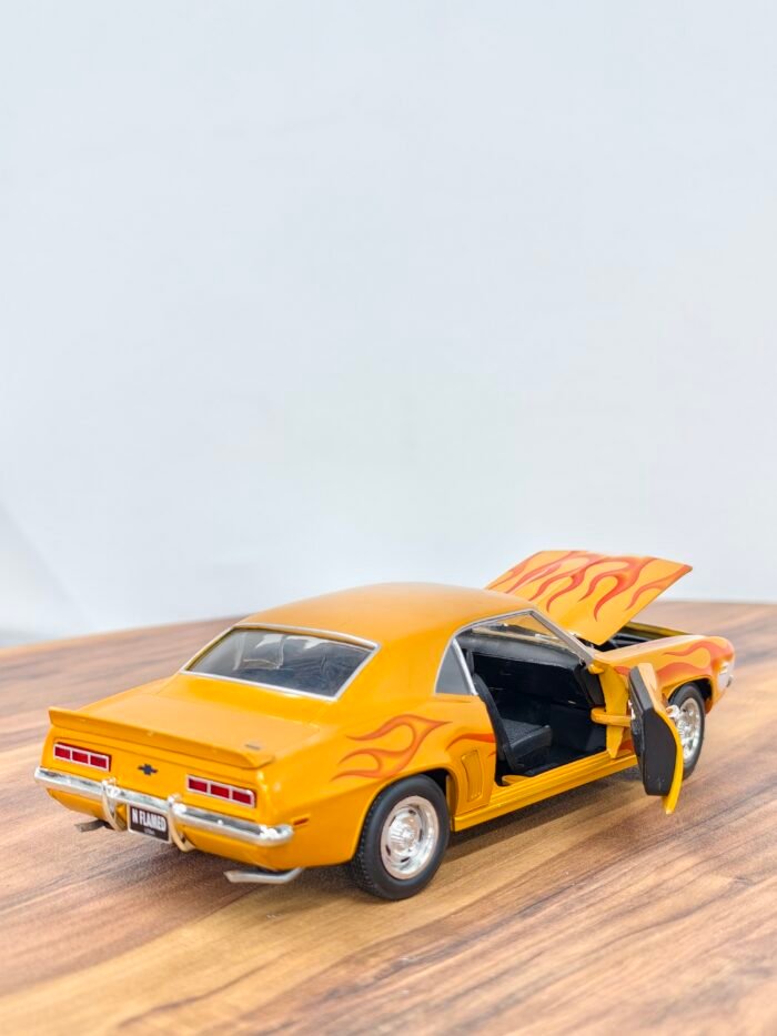 1969 Chevy Camaro 1:18 Orange - Image 3