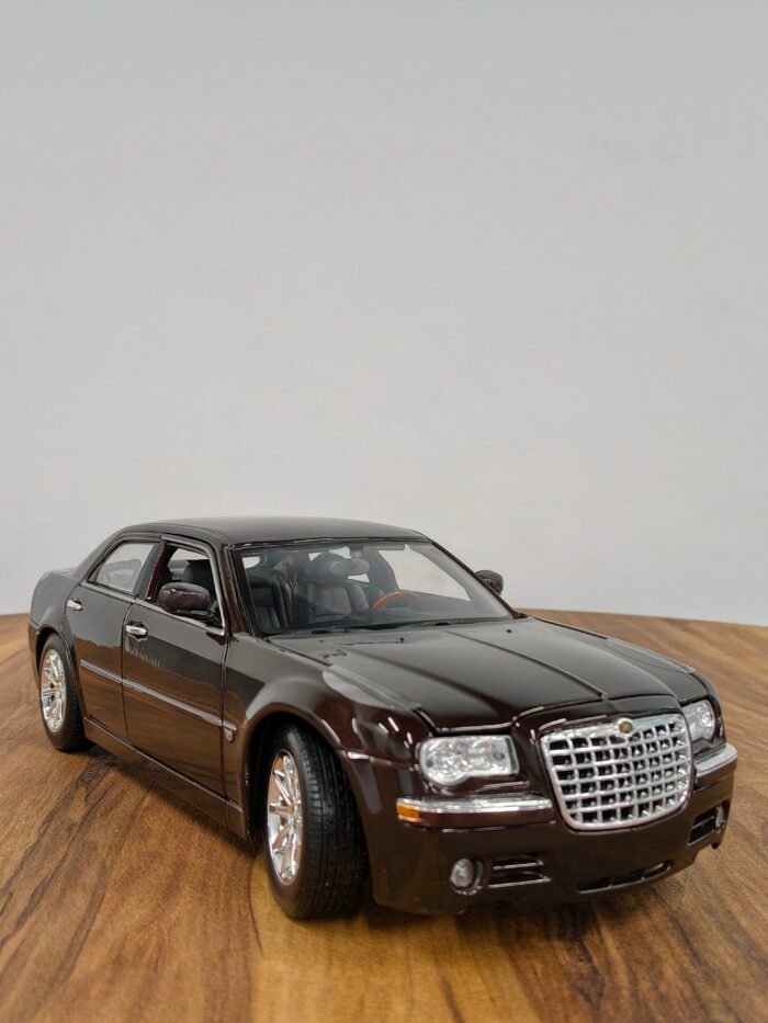 Chrysler 300 Maroon 1:18 - Image 2