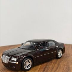 Chrysler 300 Maroon 1:18